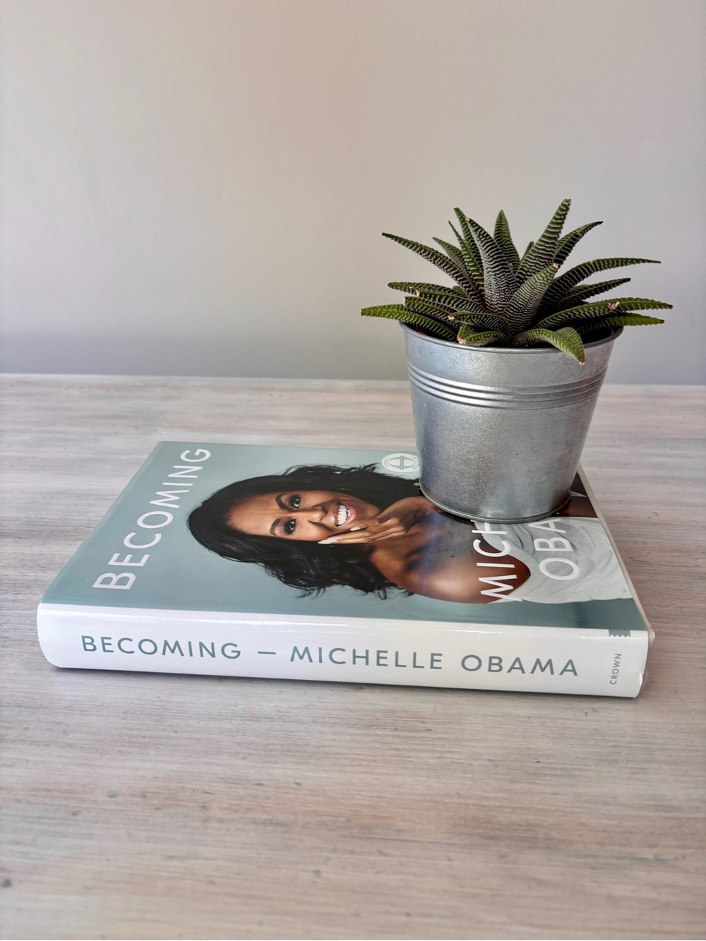 Becoming by Michelle Obama Hardcover Book. Oprah’s Book Club Edition. - Picture 2 of 6